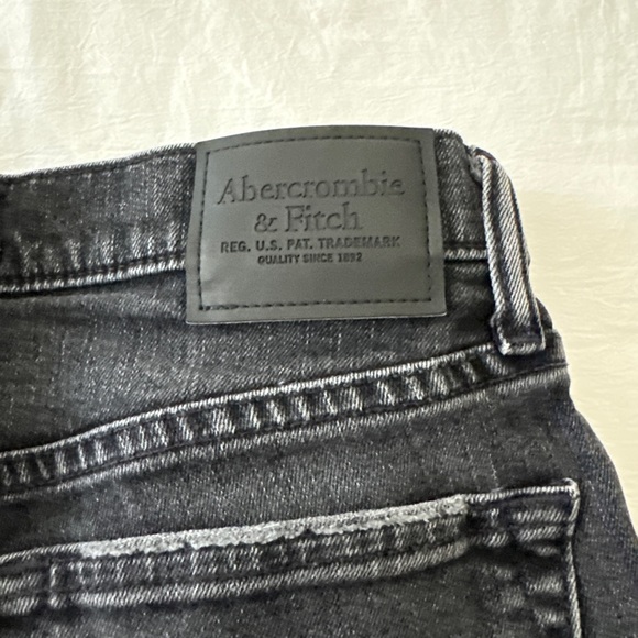 Abercrombie & Fitch Men's Dark Gray Skinny Cropped Jeans - Picture 7 of 7